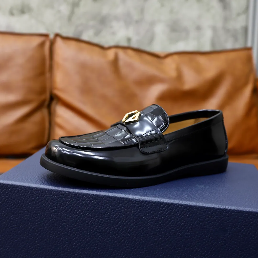 Ex-factory price: 540🙅‍♂️🙅‍♂️🙅‍♂️ Brand: Dior DIOR Standard code: Men's code 38/44 (45 can be customized) Grade: Same as the official website Material: Original cowhide stitching, cowhide lining, original TPU wear-resistant soft outsole Style categories: Leisure and sports version, footwear for driving, young fashion, European and American trends, British style Color: actual picture color